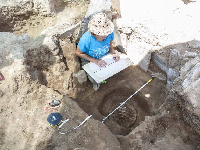 Archeologia, scoperta a Vulci urna cineraria di 3mila anni fa (Età del Bronzo) – Corriere Roma