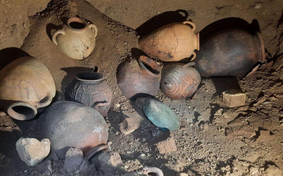 Vulci, aperta una tomba etrusca: era intatta da 2.600 anni. Ecco cosa c’era dentro