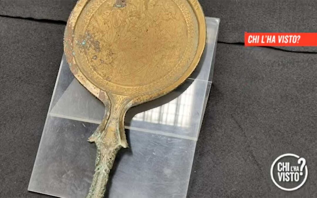 Ricostruita la storia di un antico specchio etrusco, l’etruscologo: “Proviene da Vulci”