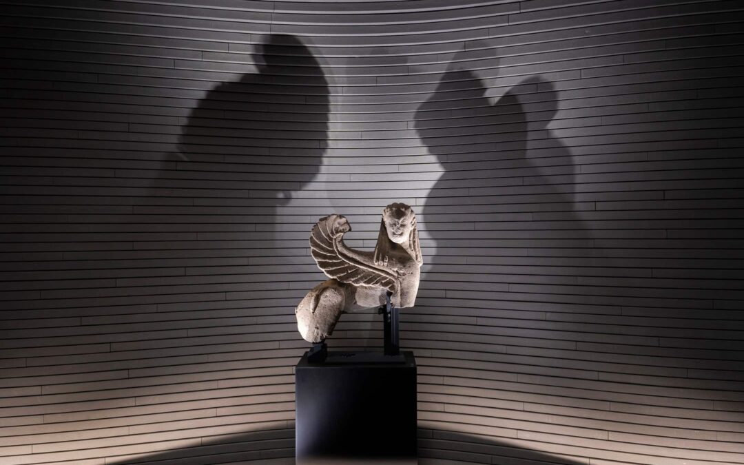 In mostra a Milano un inedito confronto fra arte etrusca e contemporanea