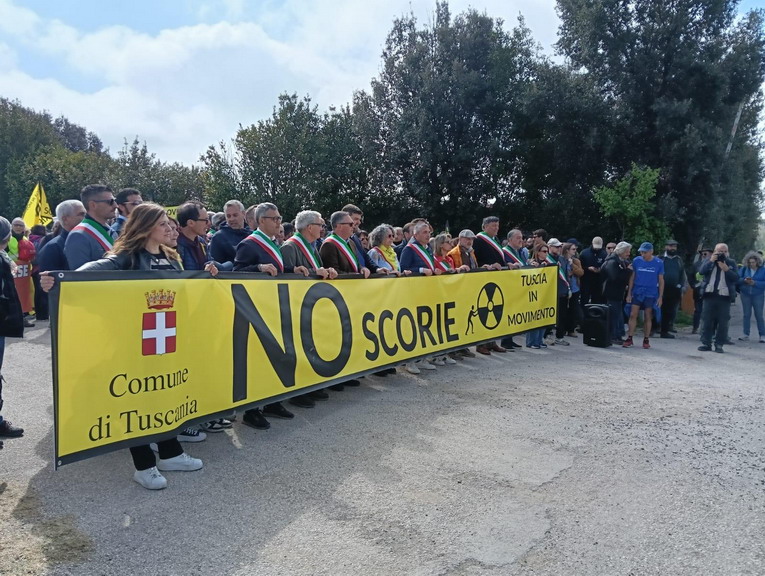 Il sindaco di Tarquinia Francesco Sposetti alla manifestazione di Vulci contro il Deposito