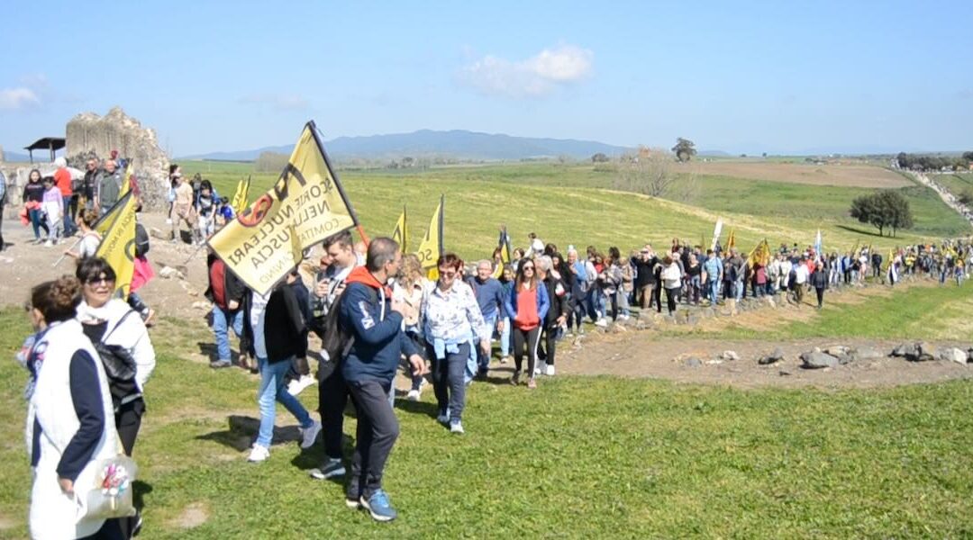 La Tuscia in corteo nel parco di Vulci per dire no al deposito di scorie nucleari