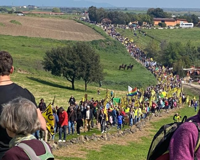 Il sindaco di Tarquinia Francesco Sposetti alla manifestazione di Vulci contro il Deposito nazionale dei rifiuti radioattivi