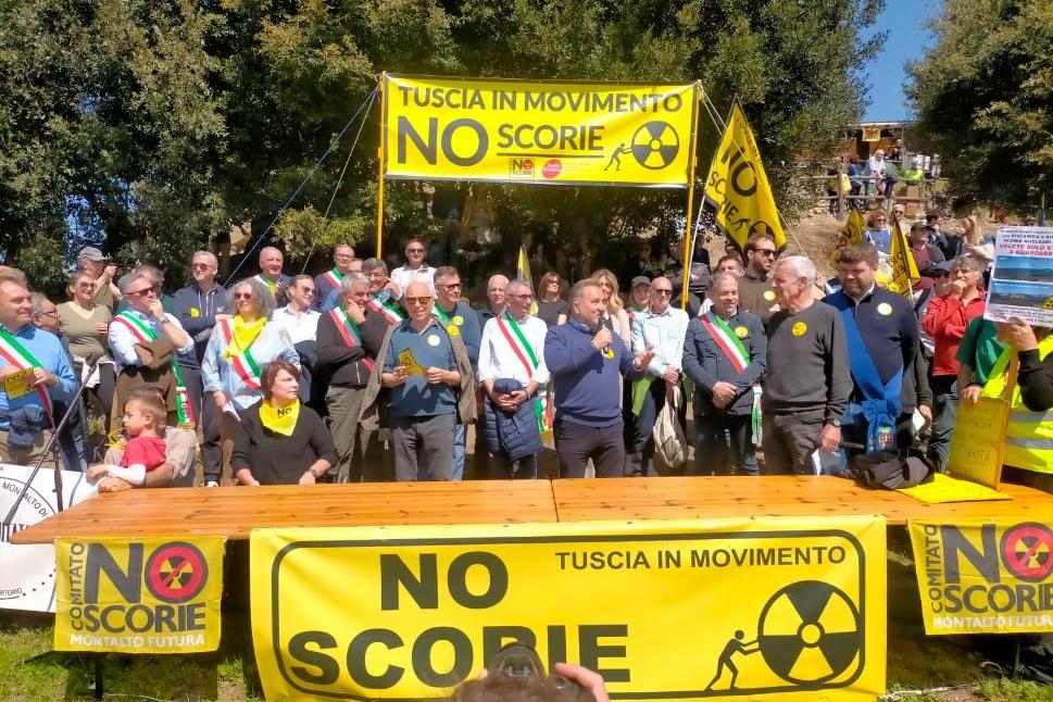 Migliaia di persone a Vulci contro il deposito nazionale di scorie nucleari