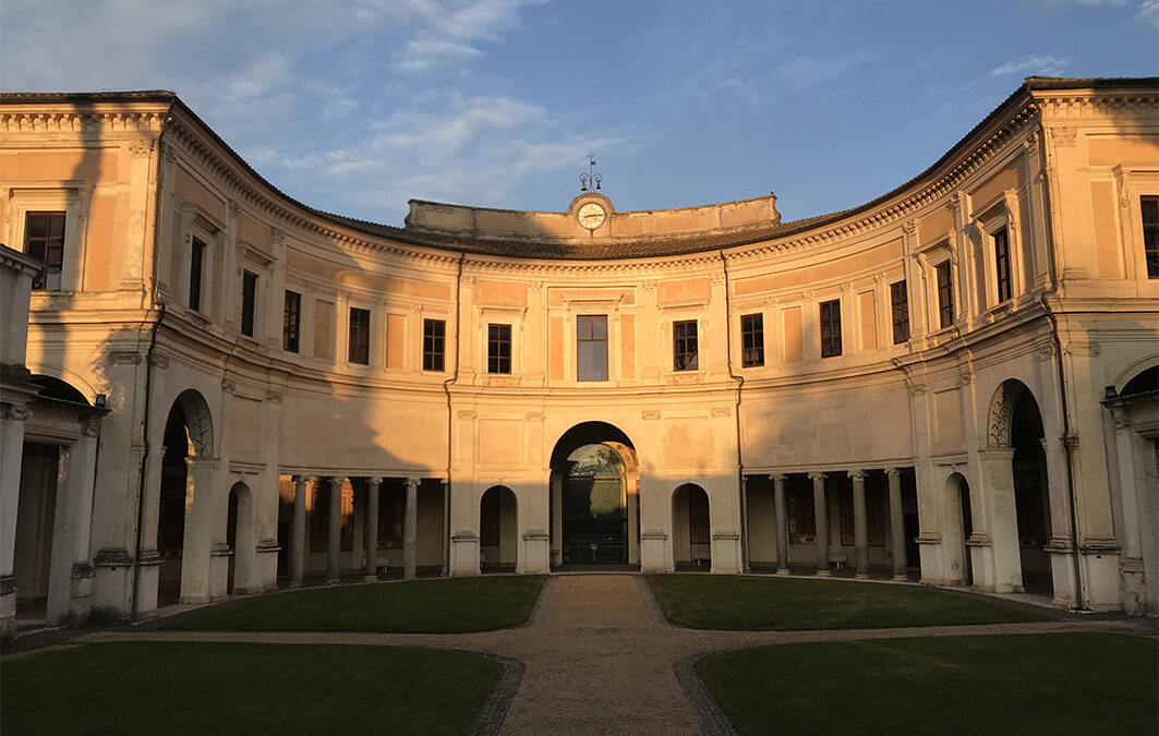 La magia del Museo Etrusco per lo Strega 2025 (con polemiche) che incorona Baiani