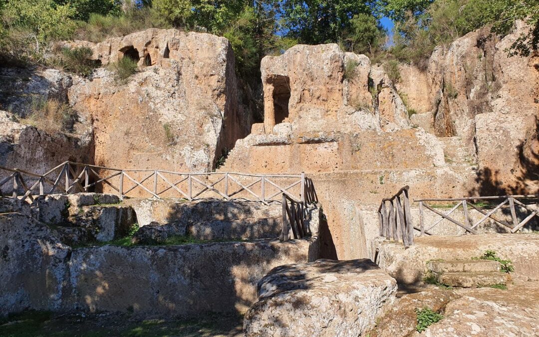 Viaggio fotografico nelle necropoli etrusche