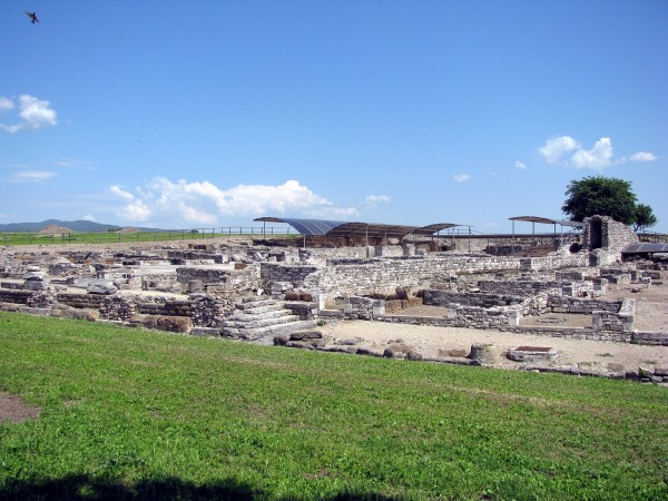 Festival “Così, tipo… un pas de deux” a Vulci: arte, musica e danza dal 14 luglio al 7 agosto