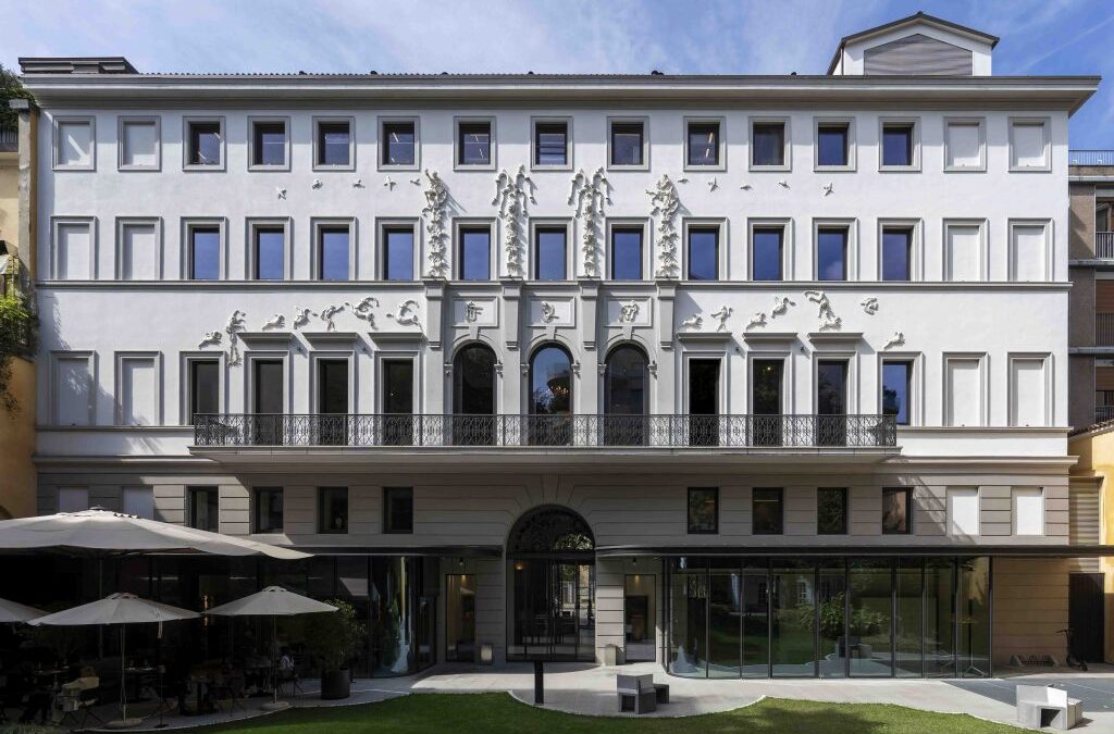 Alla Fondazione Rovati, l’ispirazione etrusca delle porcellane di Diego Cibelli