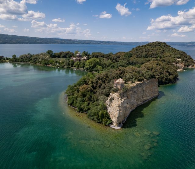 Bolsena, ancora in mostra ‘La memoria dell’acqua’, tre artisti e le recenti scoperte