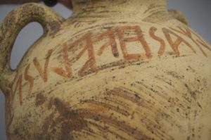 In mostra a Torgiano reperti della Tomba 58 di Vulci, anche un ‘antenato’ del Sangiovese