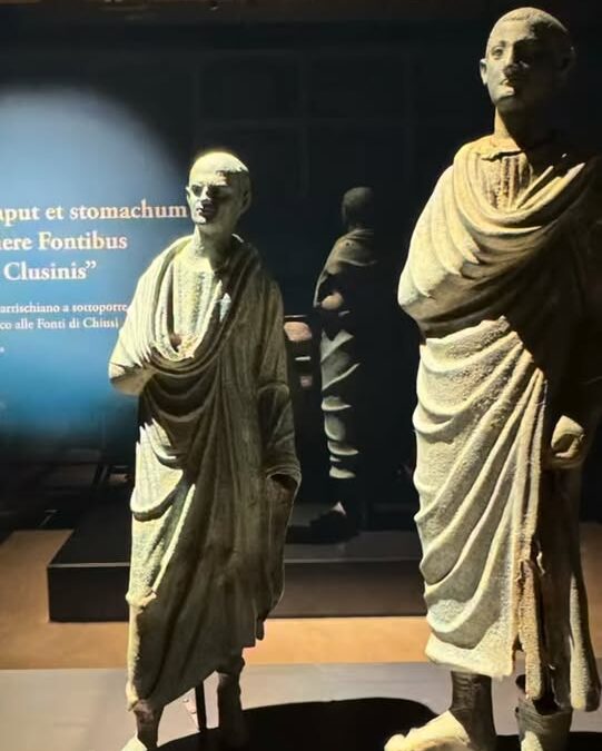 Aule e Larth, due statue in toga, ad Aquileia con i Bronzi di San Casciano