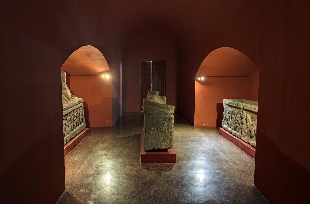 La straordinaria odissea di tre sarcofagi etruschi da Tuscania al Portogallo