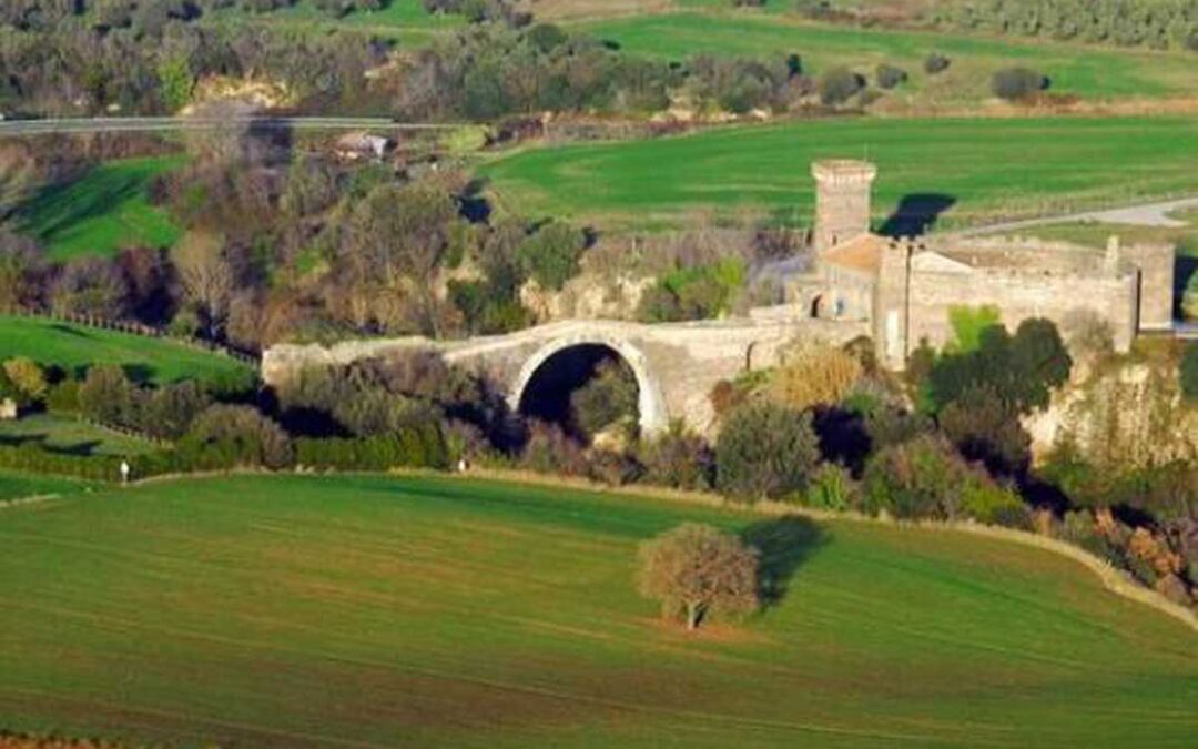Vulci, il castello dell’Abbadia si trasforma in un palcoscenico tra archeologia e arti contemporanee