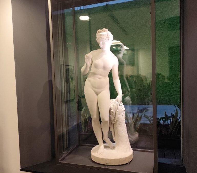 Paola Baglione tra Etruschi e alberghi: la Venere di Thorvaldsen entra in casa Bettoja